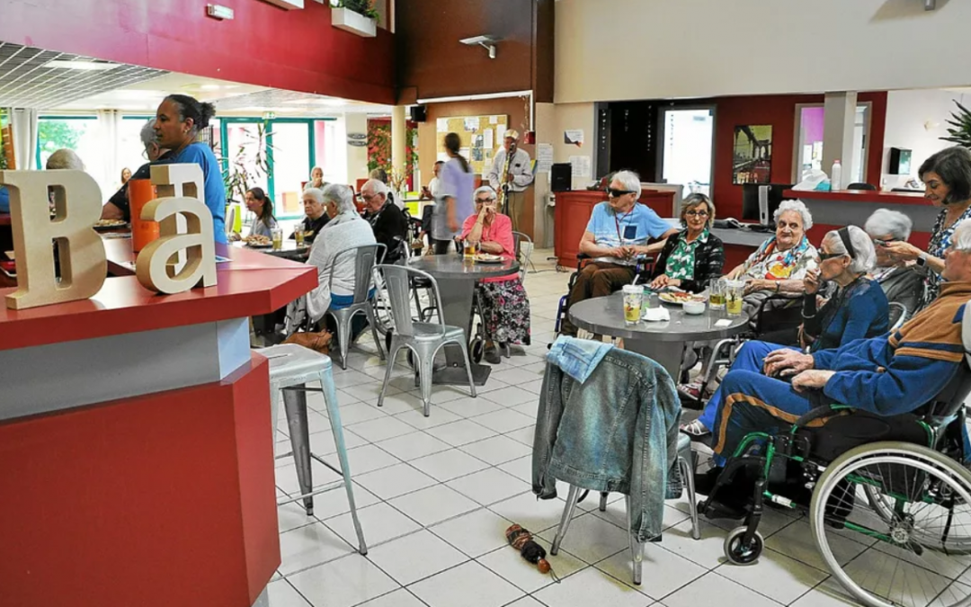 « Le Kerlou’bar » a été inauguré dans l’accueil de l’Ehpad à Ploemeur